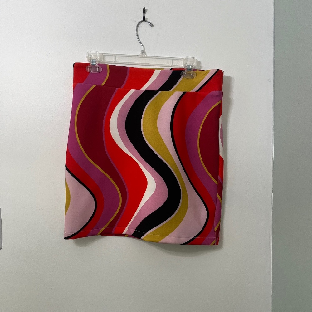 Lesley Evers print pencil skirt. Like new. Large.Very good quality.